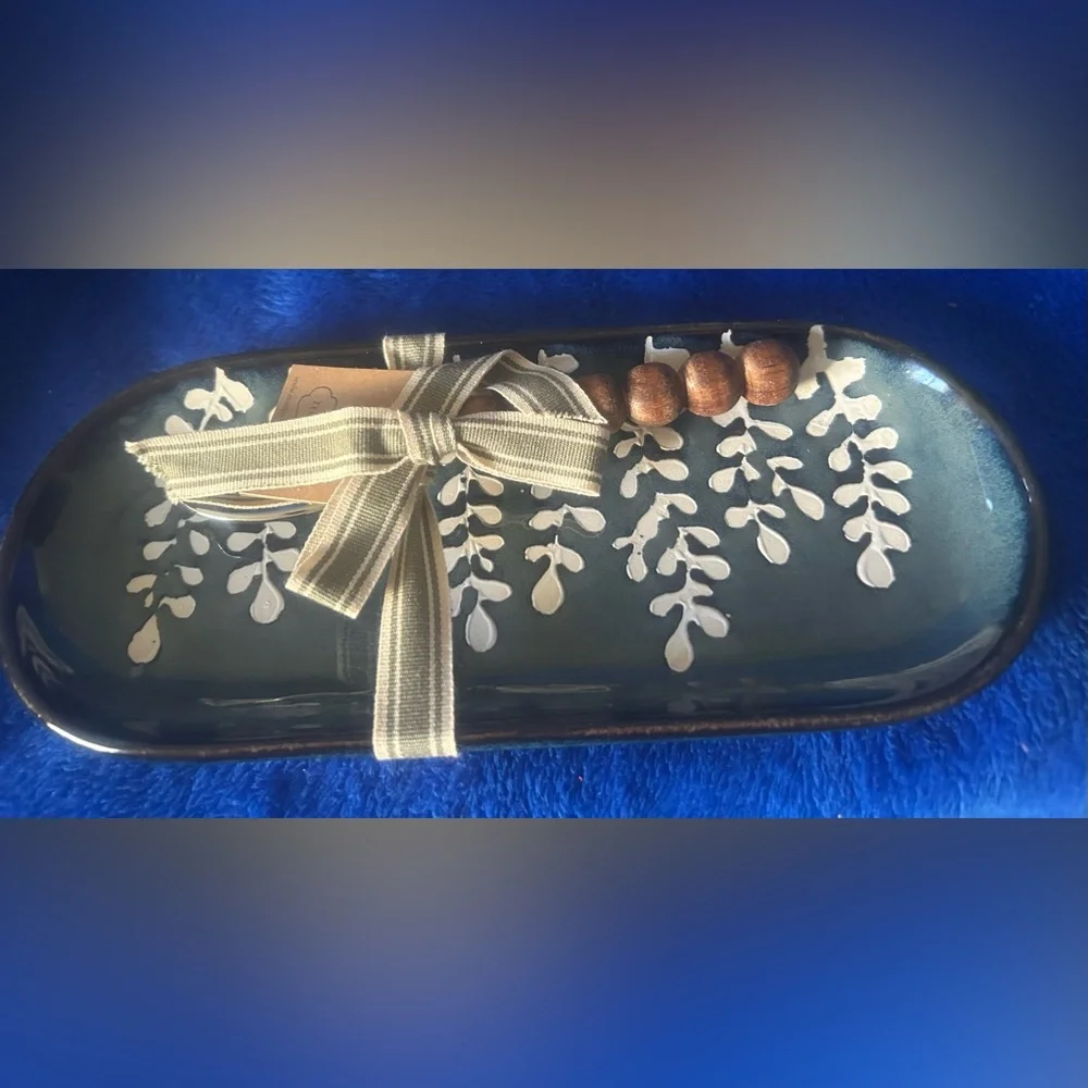 Mud Pie Blue Leaf Everything Dish with spreading knife!